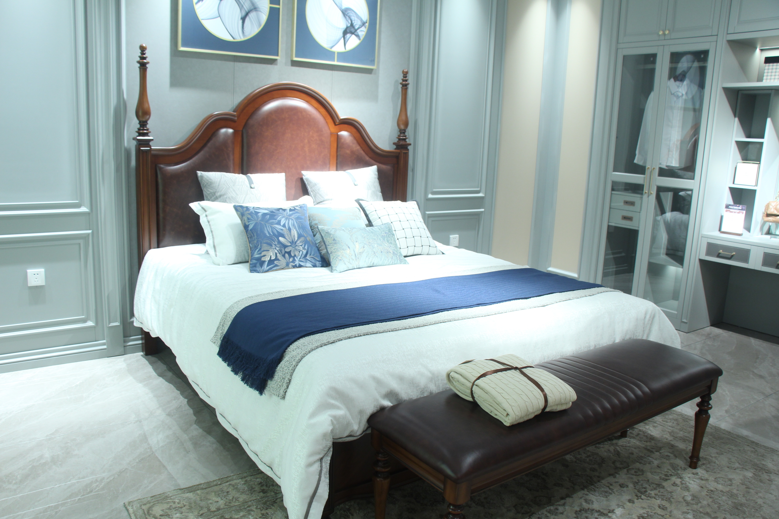 Zhongzhixin King Size Solid Wood Bedroom Set, Luxury American Style - Designer King Bed with Headboard + Nightstands, for Master Bedroom, Dark Brown