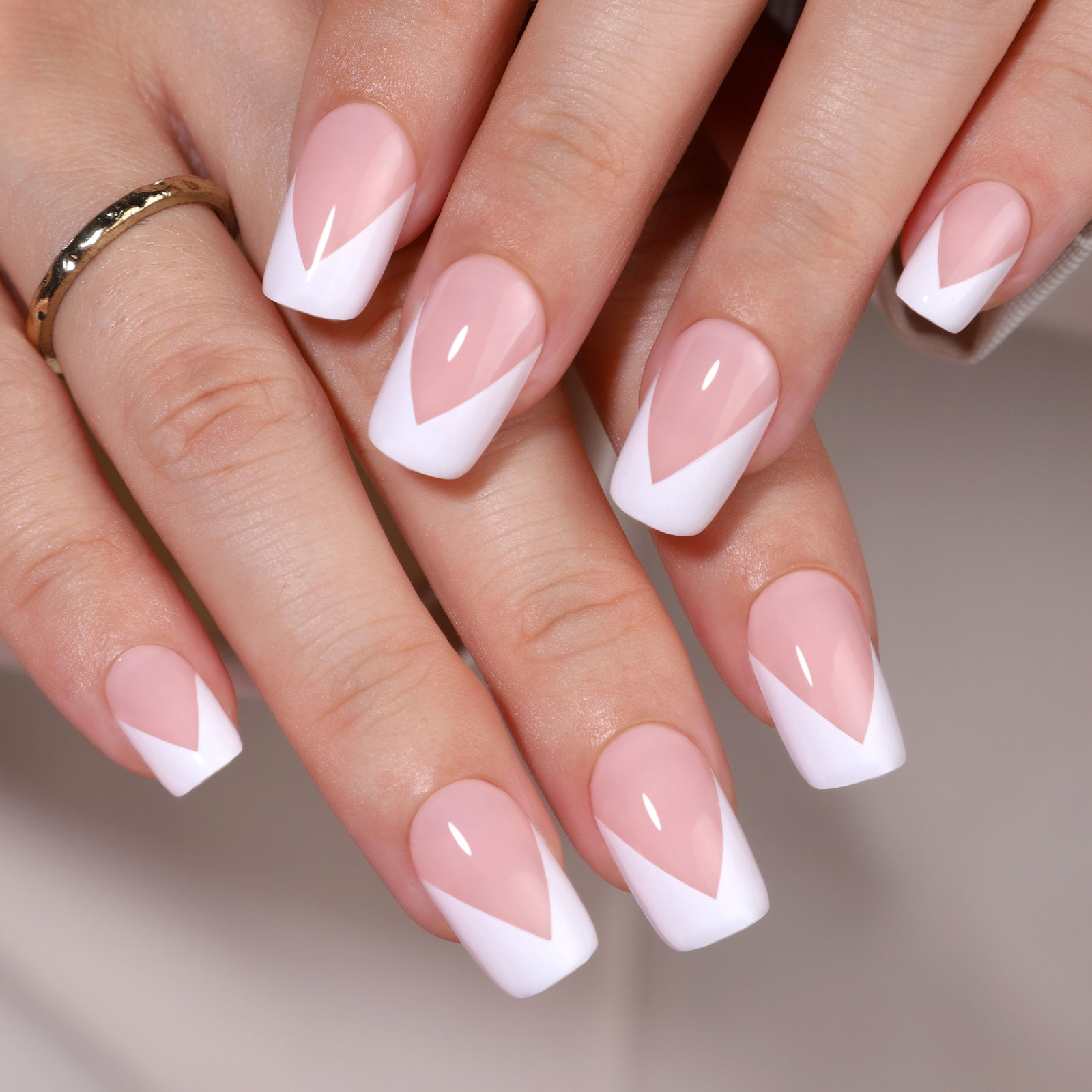 32Pcs Glossy Medium Square Press On Nails Pink French Style False Nails Artificial Finger Manicure Reusable False Nails