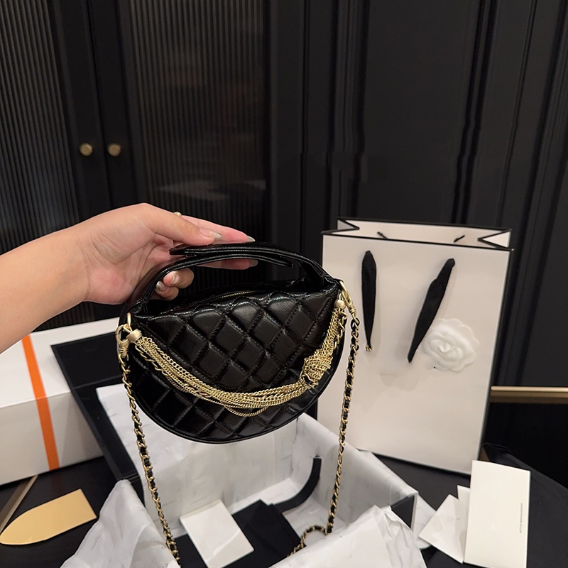 Daily Outfit Tassel Chain Mini Totes Bag Round Cake Moon Shaped Makeup Bags Snap Buckle Handle With Chains Decoration Card Holder Purse Cosmetic Bags 19X12CM