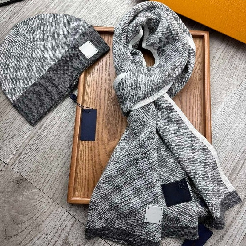 Scarf and Hat Set Classic Plaid Design Luxury Wool Set Designer Scarf and Hat Couple's Holiday Gift 30X180 High Quality with Gift Box
