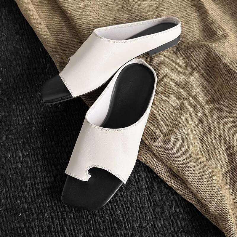 Cowhide Version Niche Toe-Post One-Strap for Women Outdoor Wear 2025 New Fashion Flat Sandals