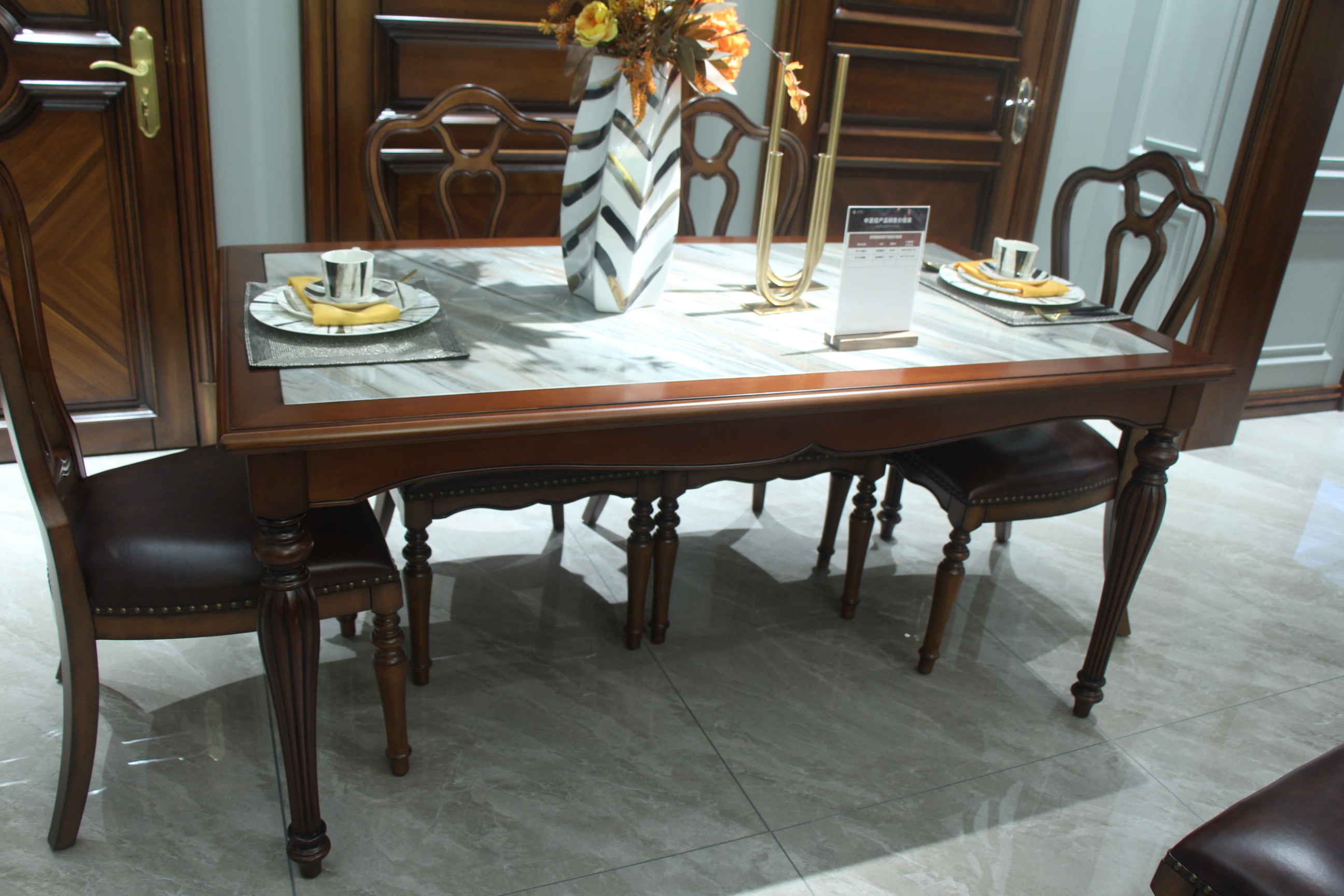 Zhong zhixin European-style rectangular dining table with high-end luxurious design crafted from solid wood