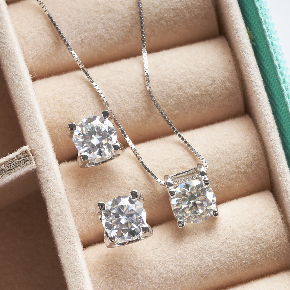 Diamond earrings Moissanite Earrings S925 Sterling Silver Earrings Fashion Bull Head Four-Prong Diamond Earrings