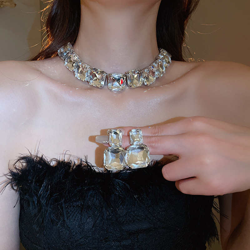 Diamond-Encrusted Square Necklace and Earrings Set, Niche Exaggerated Design, Collarbone Chain, Fashionable High-End Jewelry Accessories - view 4