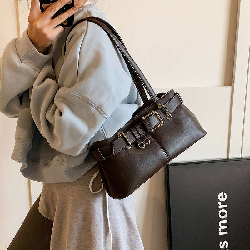 2025 New Autumn Winter Vintage Belt Lock Motorcycle Fashion Commuter Bag