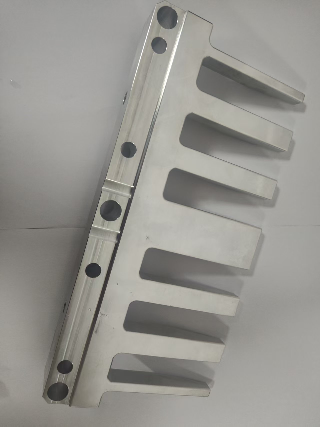 Common Tools Aluminum Alloy Precision - Machined Heat Sink with Multiple Holes for Electronic Devices H03