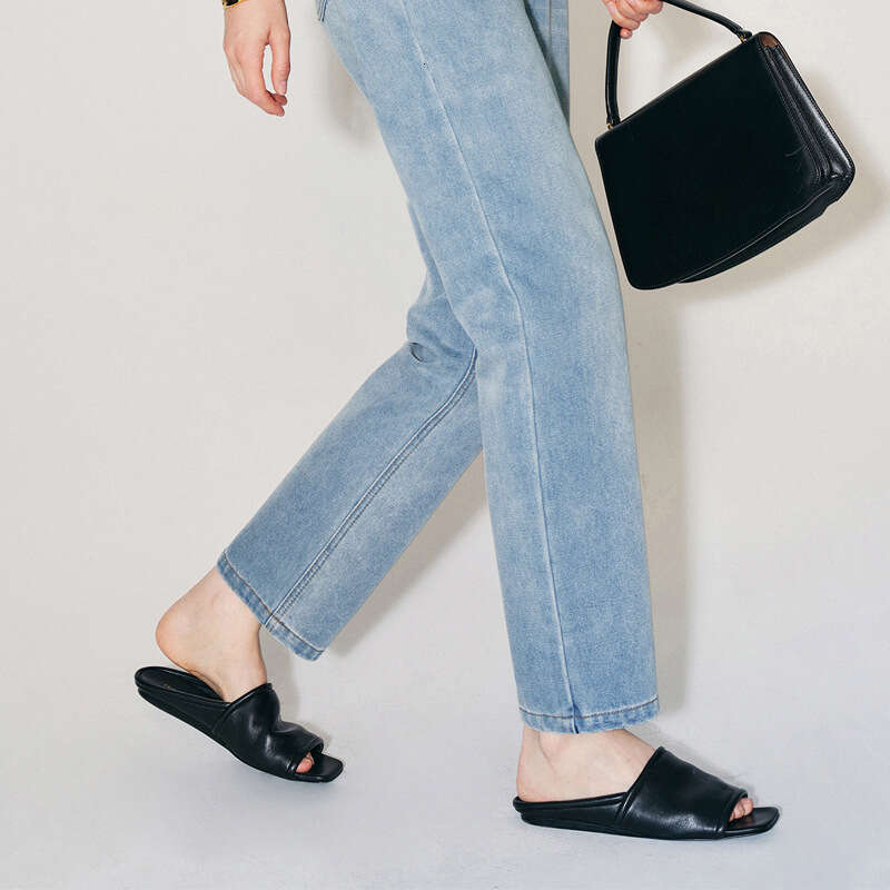 Genuine Leather Niche Beach Casual Wide Flat for Women 2025 New Simple Versatile Sandals