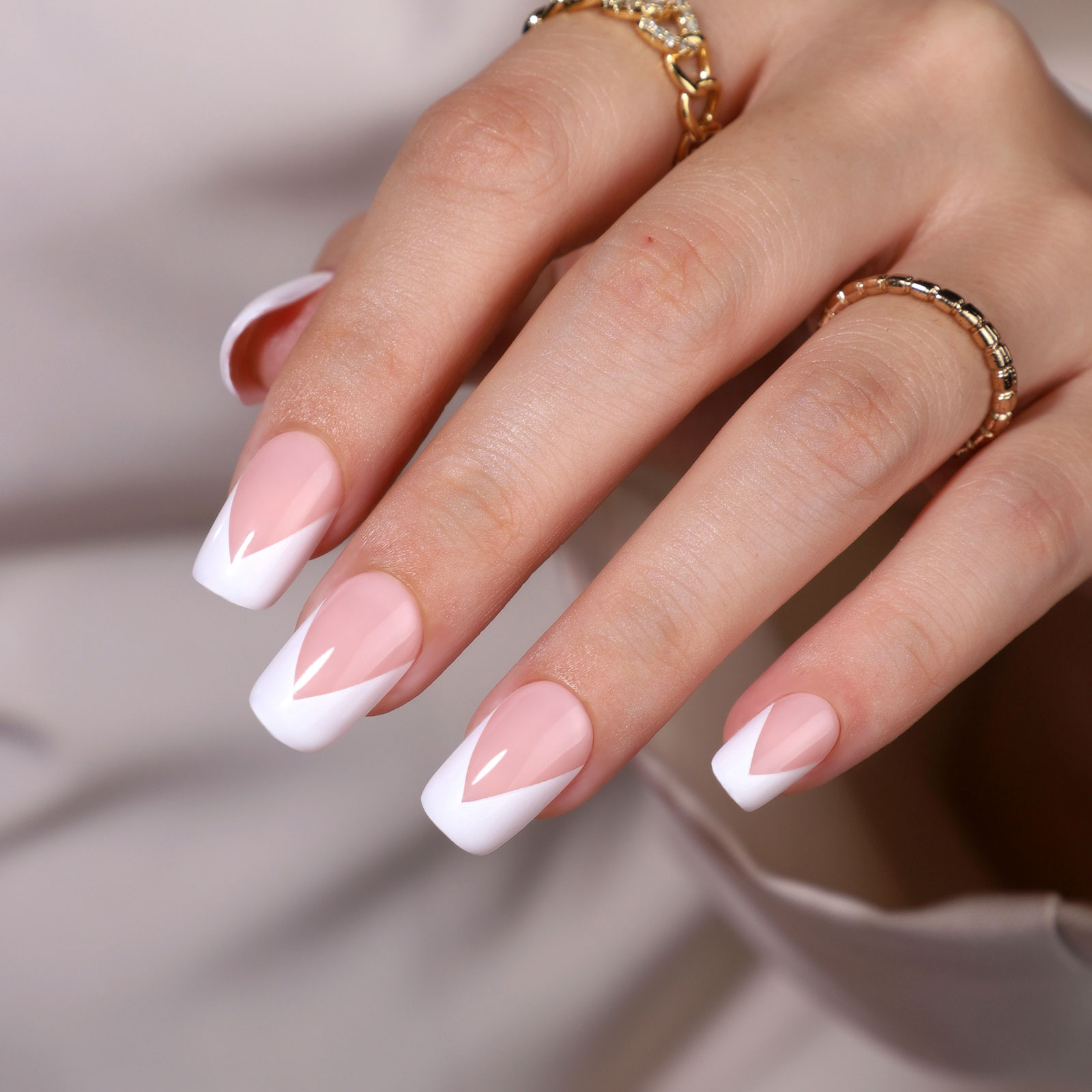 32Pcs Glossy Medium Square Press On Nails Pink French Style False Nails Artificial Finger Manicure Reusable False Nails