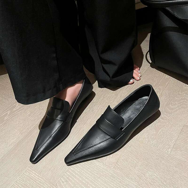 French Style Niche Pointed Designer Shoe Toe Wedge Loafers Women's Leather Autumn Winter New Versatile High-end Commuter Shoes