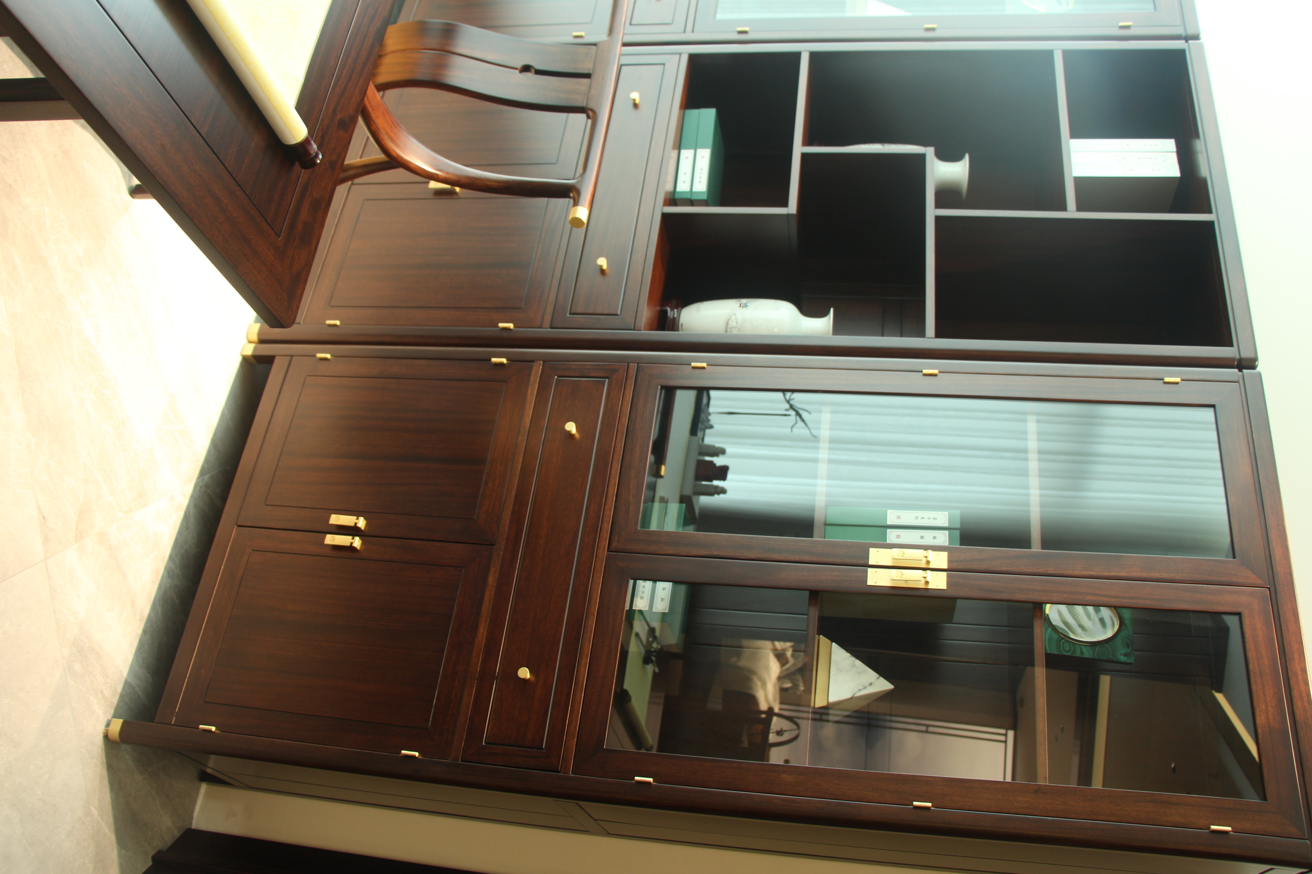 Zhong zhixin Ruimu Designer High-end Solid wood wardrobe Crafted with natural raw materials and artisanal care