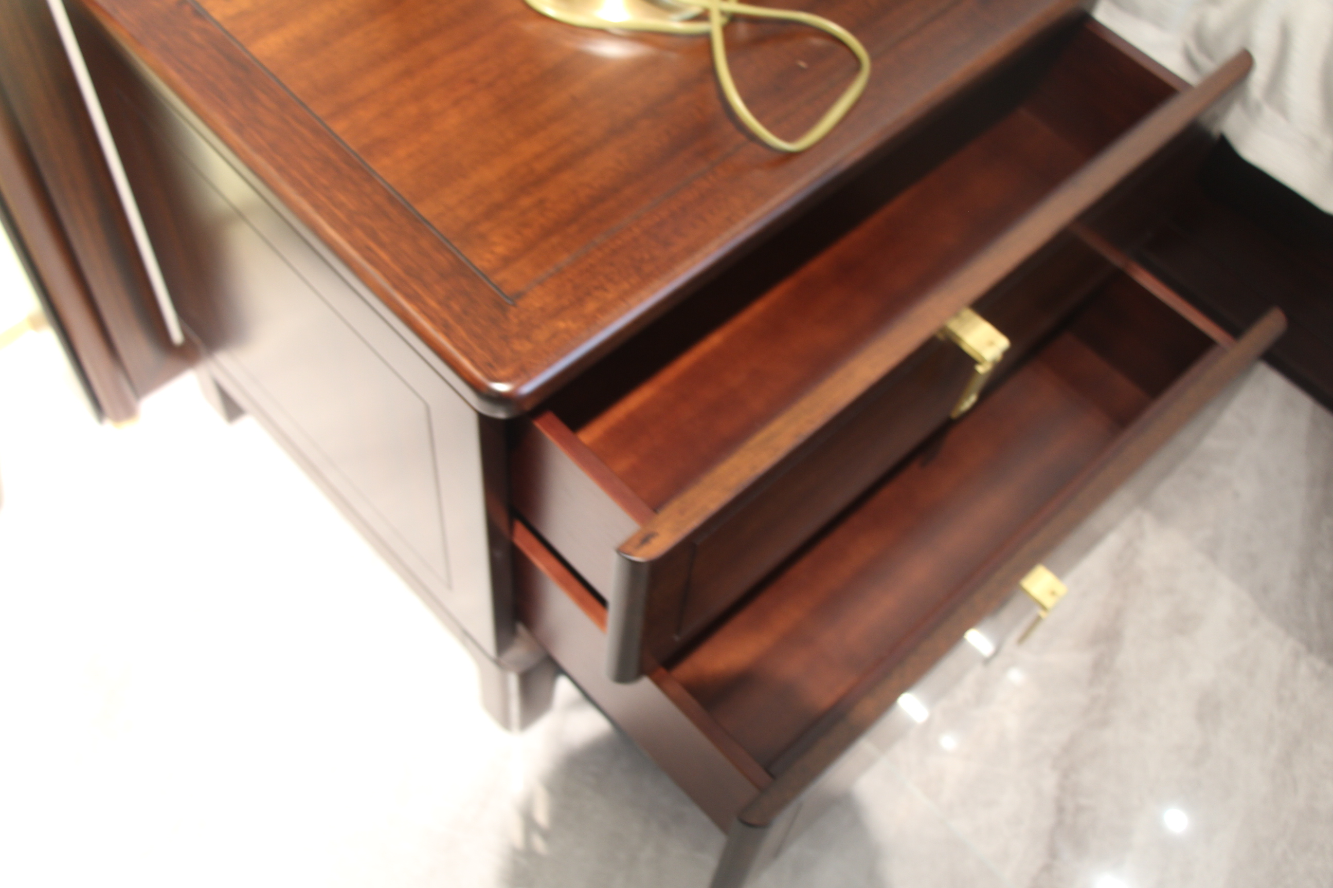 Zhong zhixin Ruimu High-end Solid Wood Genuine Leather Bed Luxury style Exquisite craftsmanship in design