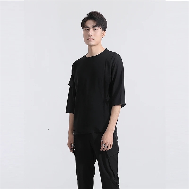 Darkcolored shortsleeved tee with irregular stitching Zipper 240419
