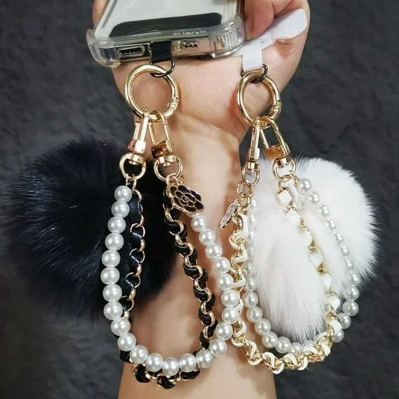 Fashion Pearl Pickup Chain Mobile Phone Lanyard Ins Fashion Wens Xiaoxiangfeng Mobile Phone Case Pendant Hairball Short Wrist Pendant Y250929gt