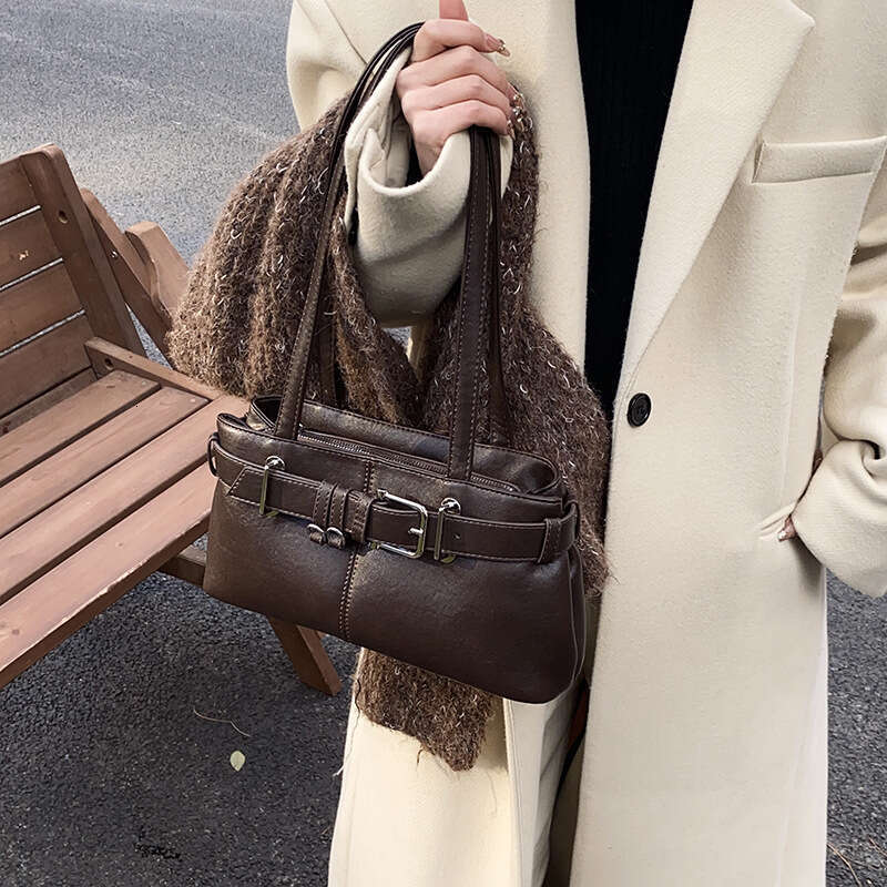 2025 New Autumn Winter Vintage Belt Lock Motorcycle Fashion Commuter Bag