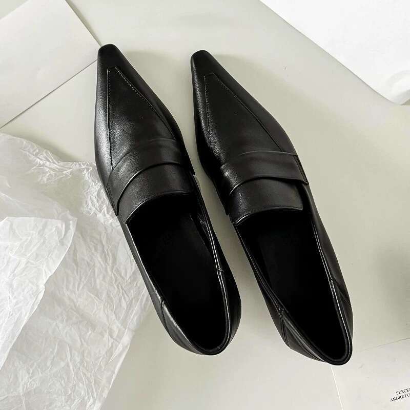 French Style Niche Pointed Designer Shoe Toe Wedge Loafers Women's Leather Autumn Winter New Versatile High-end Commuter Shoes
