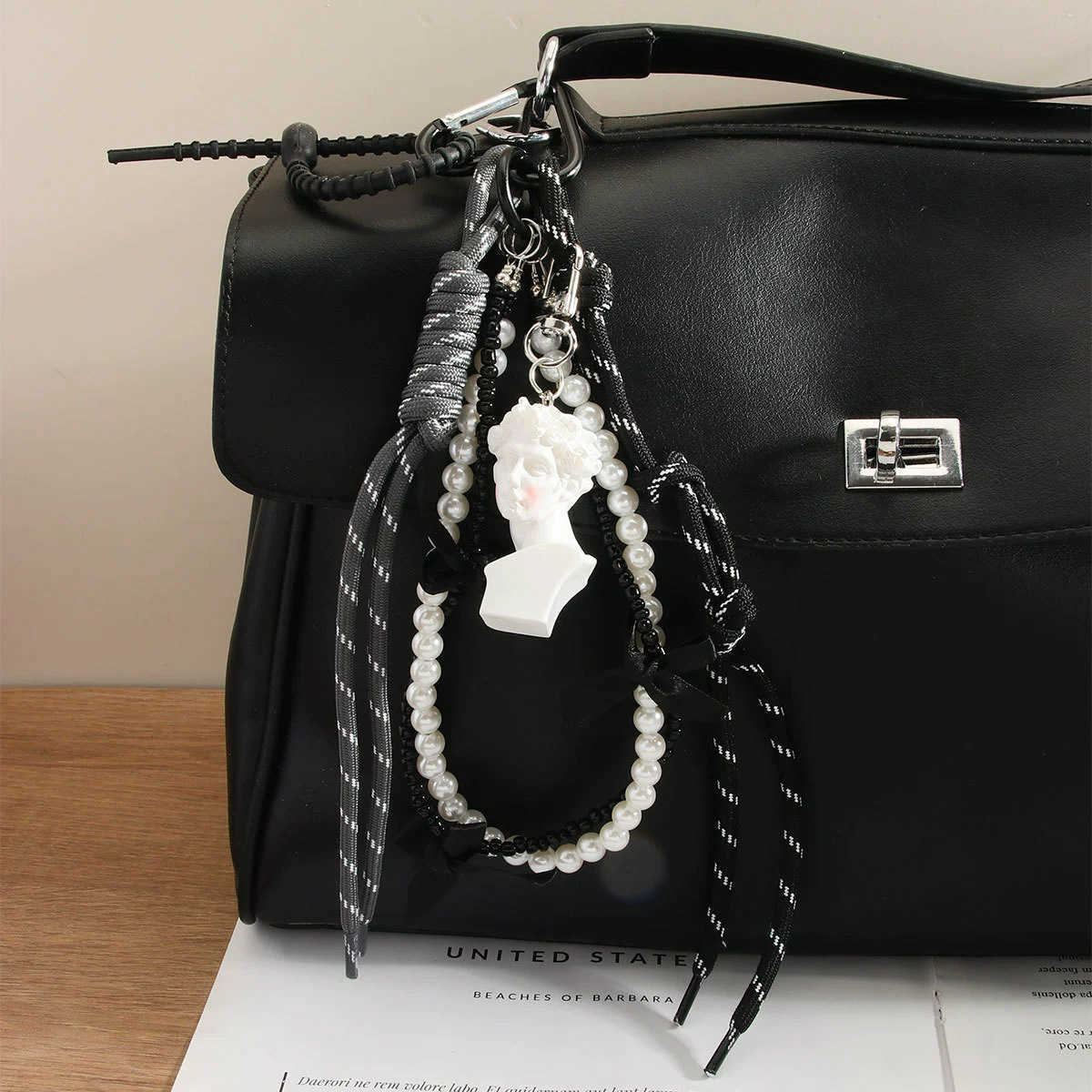 Minimalist Artistic Blush David Statue Pendant Black Pu Chain Bag H250928