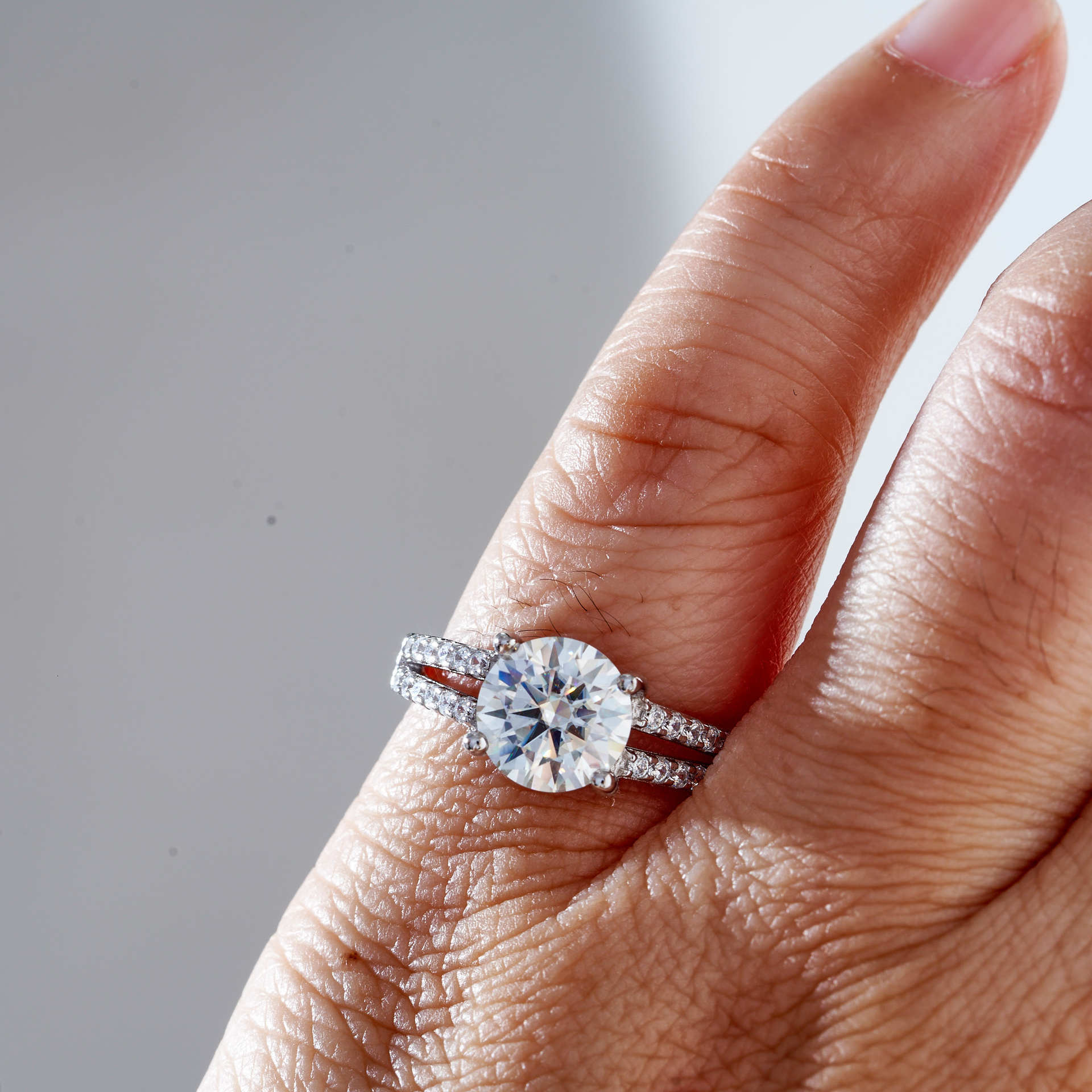 Hot engagement ring 2 CT 8mm D Color Moissanite Ring Pure Silver S925 Silver with GRA Moissanite Certificate Women's Ring