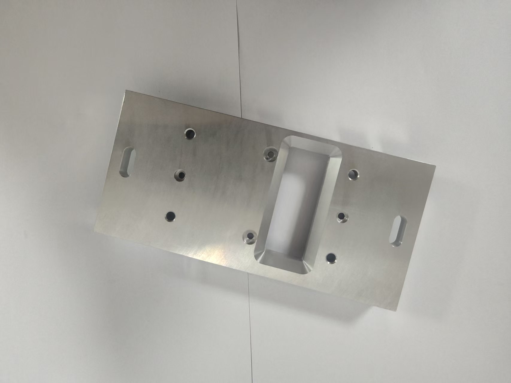 Common Tools Precision - Machined Aluminum Alloy Mechanical Base with Multi - Hole & Grooved Structure for Industrial Equipment H05