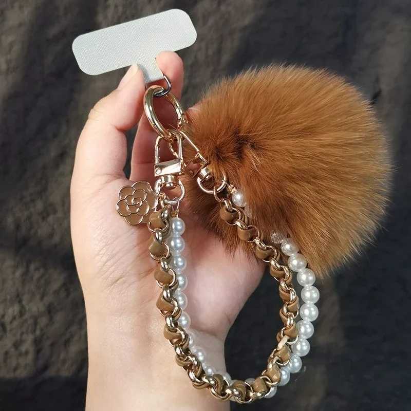 Fashion Pearl Pickup Chain Mobile Phone Lanyard Ins Fashion Wens Xiaoxiangfeng Mobile Phone Case Pendant Hairball Short Wrist Pendant Y250929gt
