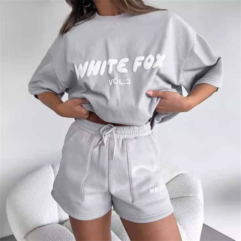 European and American spring autumn winter hoodie sets with fashionable sporty s short sleeved pullover shorts set 240713w