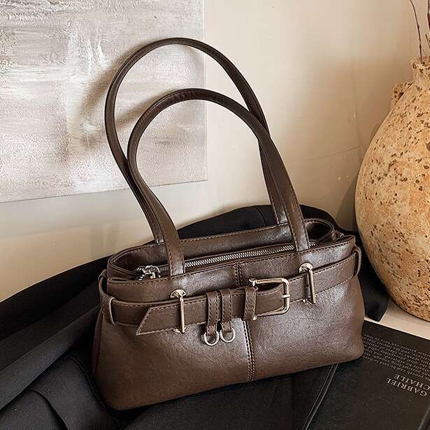 2025 New Autumn Winter Vintage Belt Lock Motorcycle Fashion Commuter Bag