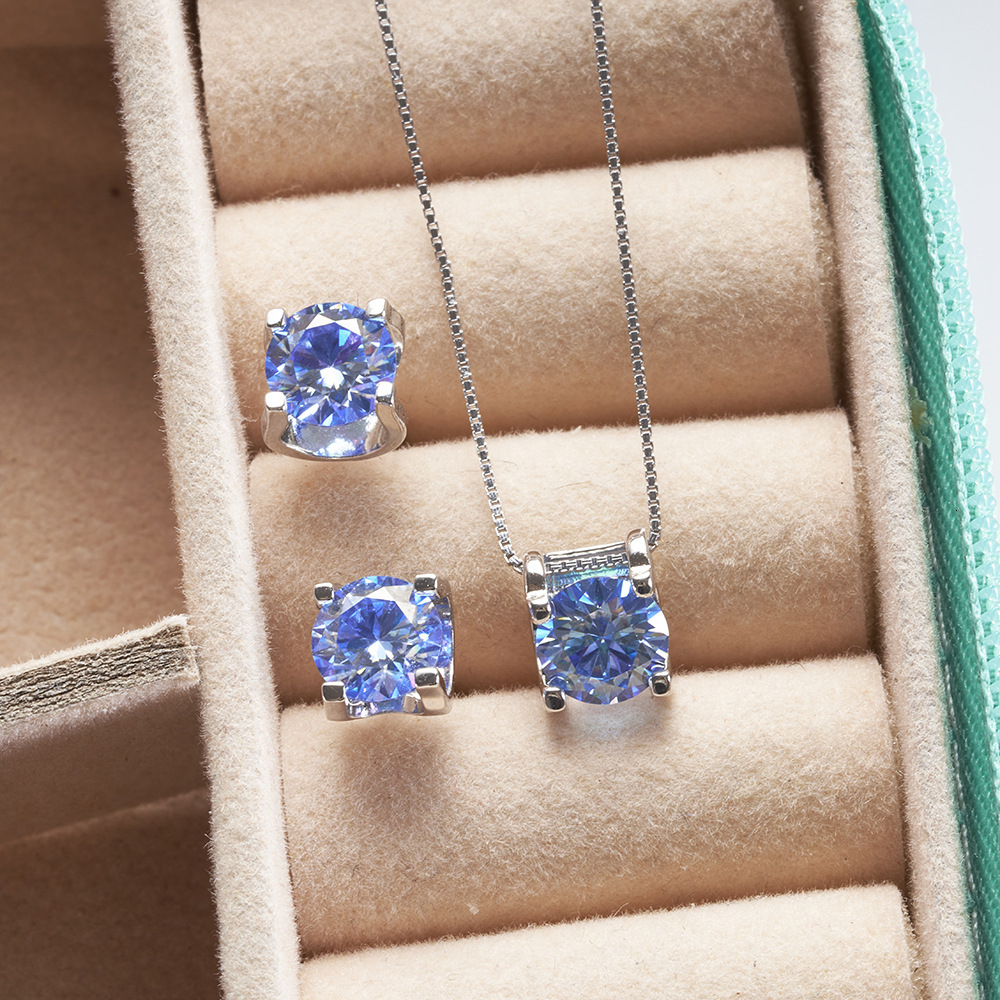 Diamond earrings Moissanite Earrings S925 Sterling Silver Earrings Fashion Bull Head Four-Prong Diamond Earrings