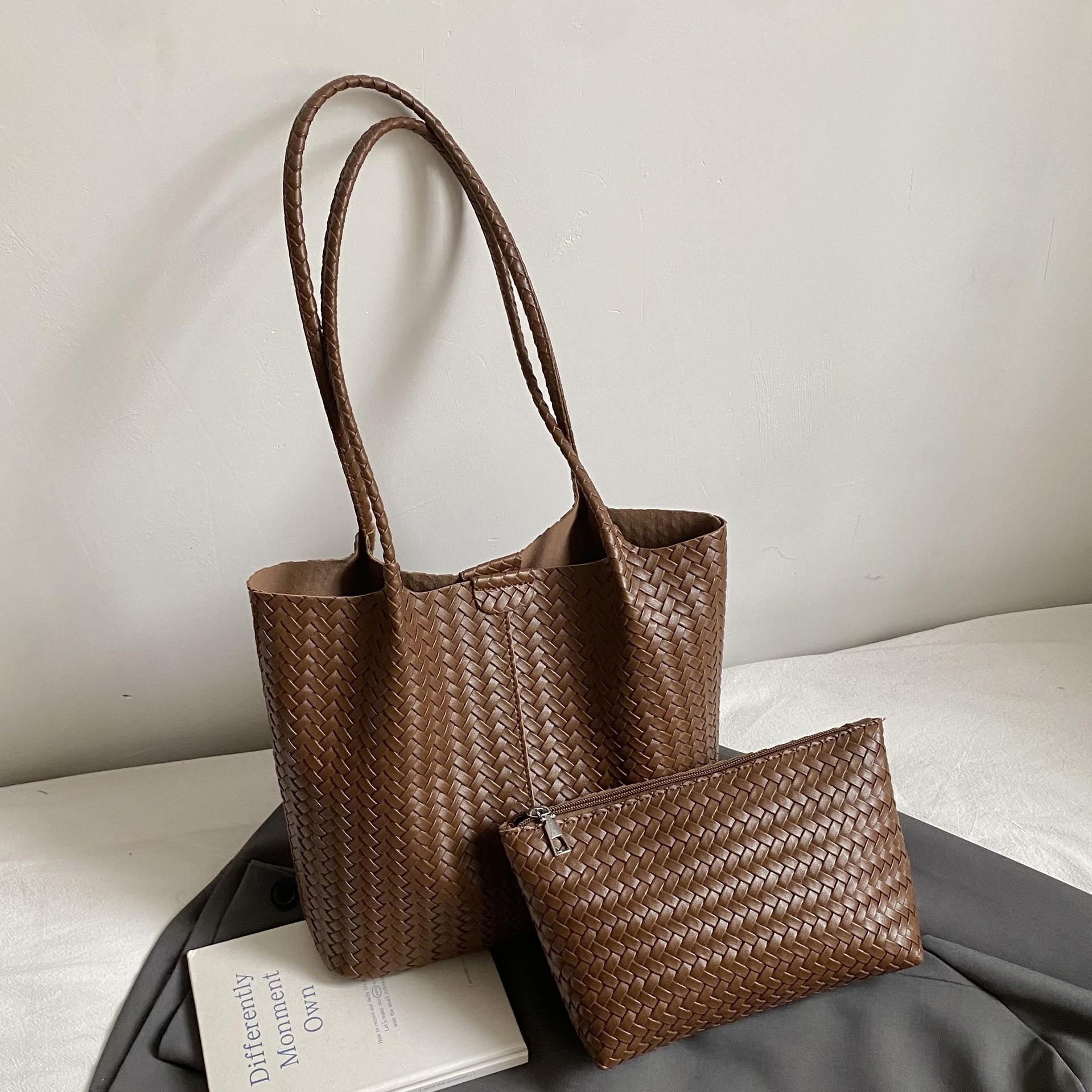 Free shipping designer Large Capacity Woven Tote Bag for Women 2025 New Fashion Versatile Casual Shoulder Bag High-end Underarm Bag Large Bag