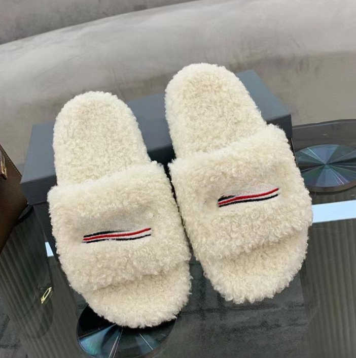Alo yoga slippers with thick sole onepiecea nda s enseo fs teppingo np oopTh eyar esu itablefo rwo mensfo urse asonsat ho meco uplesso ftso leme nsan dwo mensou tdoorwe a