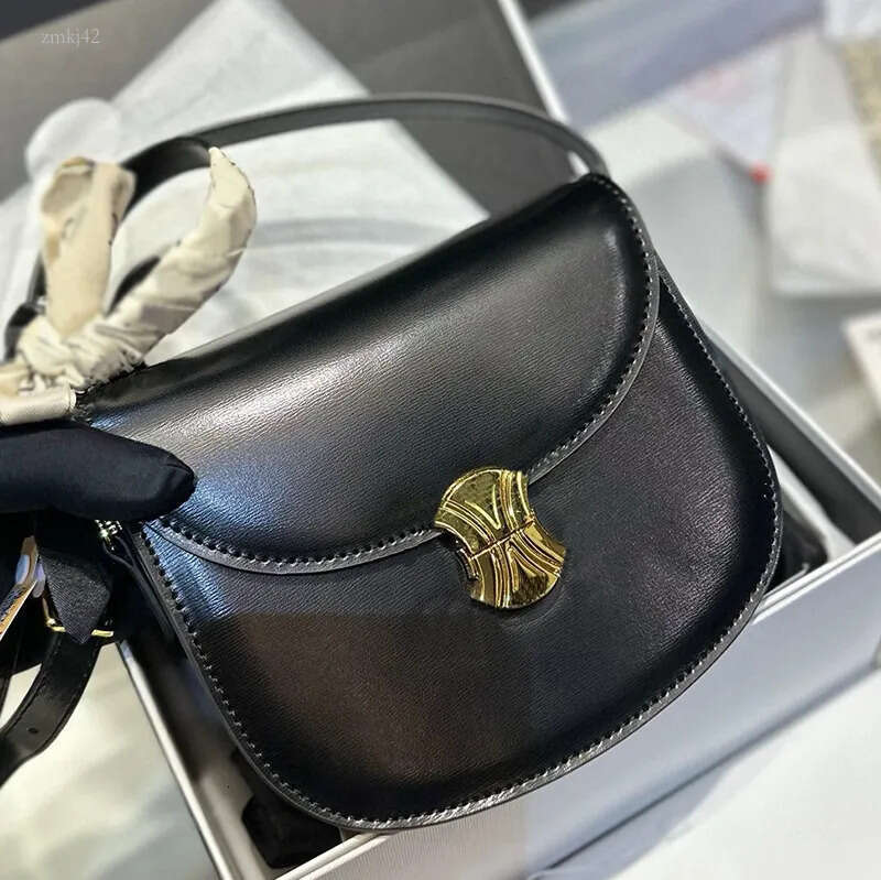 Triomphes bag Besaces Mini Clea Shiny Cowhide Leather Saddle Bag Brand Lock Flap Designer Women Shouder Bags Lady Adjustable Strap Evening Clutch Pouch 45f