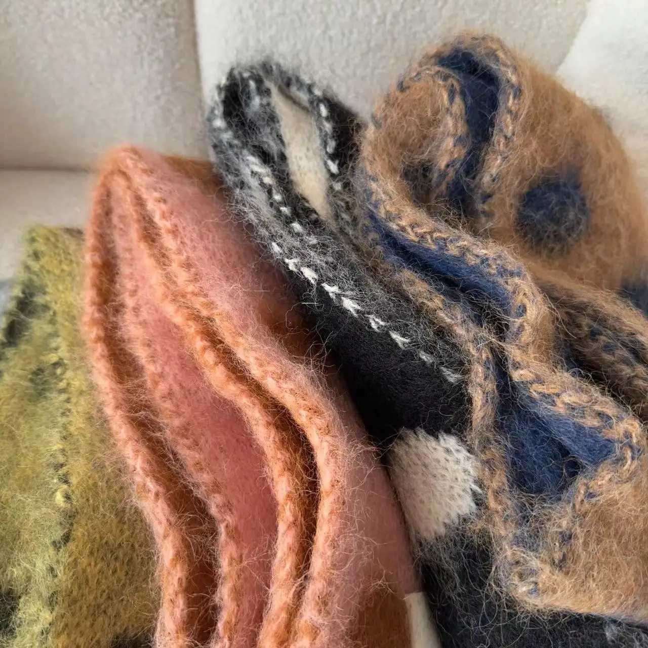 Scarf New Korean Style Polka Dot Knitted Scarf Exudes High End Winter Vibe Versatile Korean Style Warm Scarf Couples And Men L250928