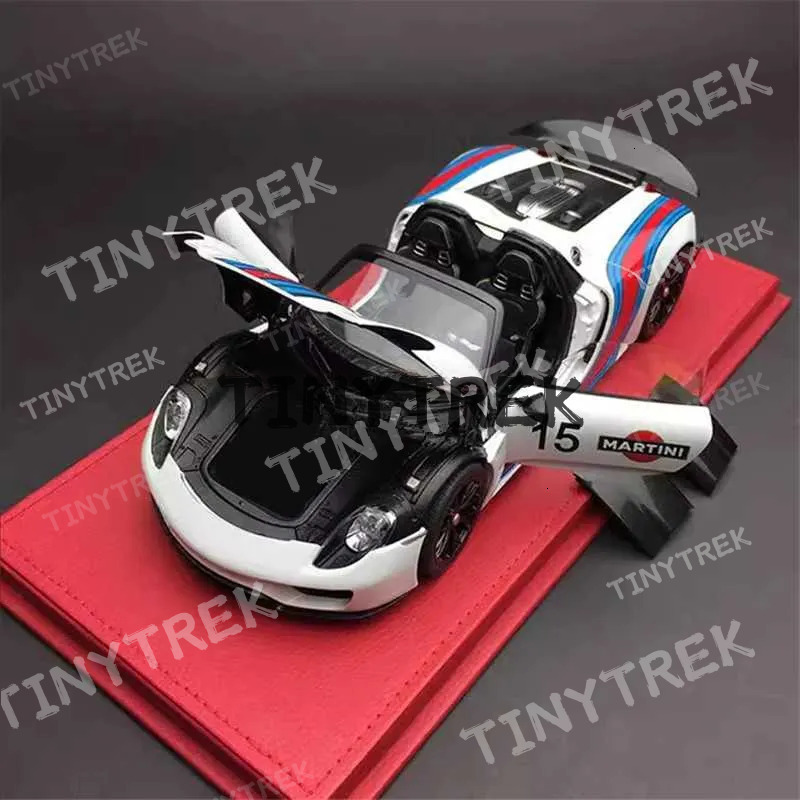 1 18 918 Spyder Martini Alloy Sports Diecasts Metal Toy Racing Car Vehicles Model Simulation Sound and Light Kids Gift Z250224