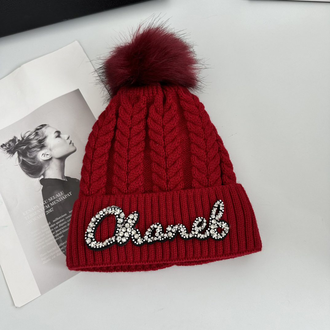 Fashion Designer Hats Men's and Women's Cute Ball Beanie Fall/winter Thermal Knit Hat Ski Crystal Letter Embroidery Bonnet High Quality Plaid Skull Hat Luxury Warm Cap