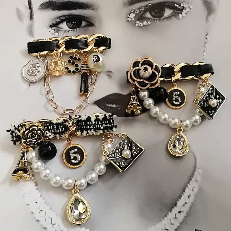 Fashion Classic Pearl Brooches for Women Trendy Luxury Jewelry with Tassel Chain Perfect DIY Party Clothes Accessory wer Y250930