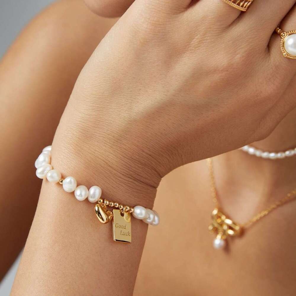 Fashion Artificial Pearl Lucky Square Heart Bracelet Fresh Elegant High-end Design Jewelry for Women