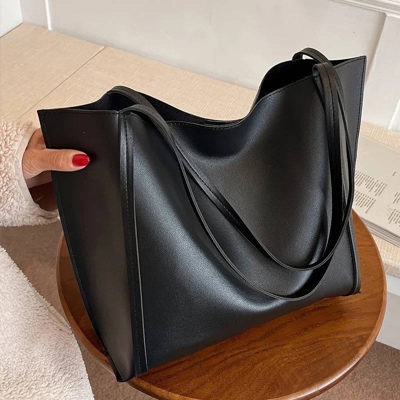 Fashionable black handbag large capacity lightweight and easy to carry retro single shoulder handbag n is fashionable 250929