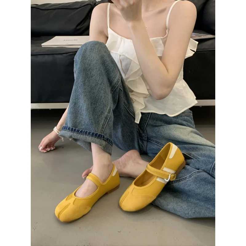2025 Autumn New Mary Jane WenS Shoes Korean Version Round Toe Cfortable Flat Shoes Split Toe Horseshoe Shoes Y250930