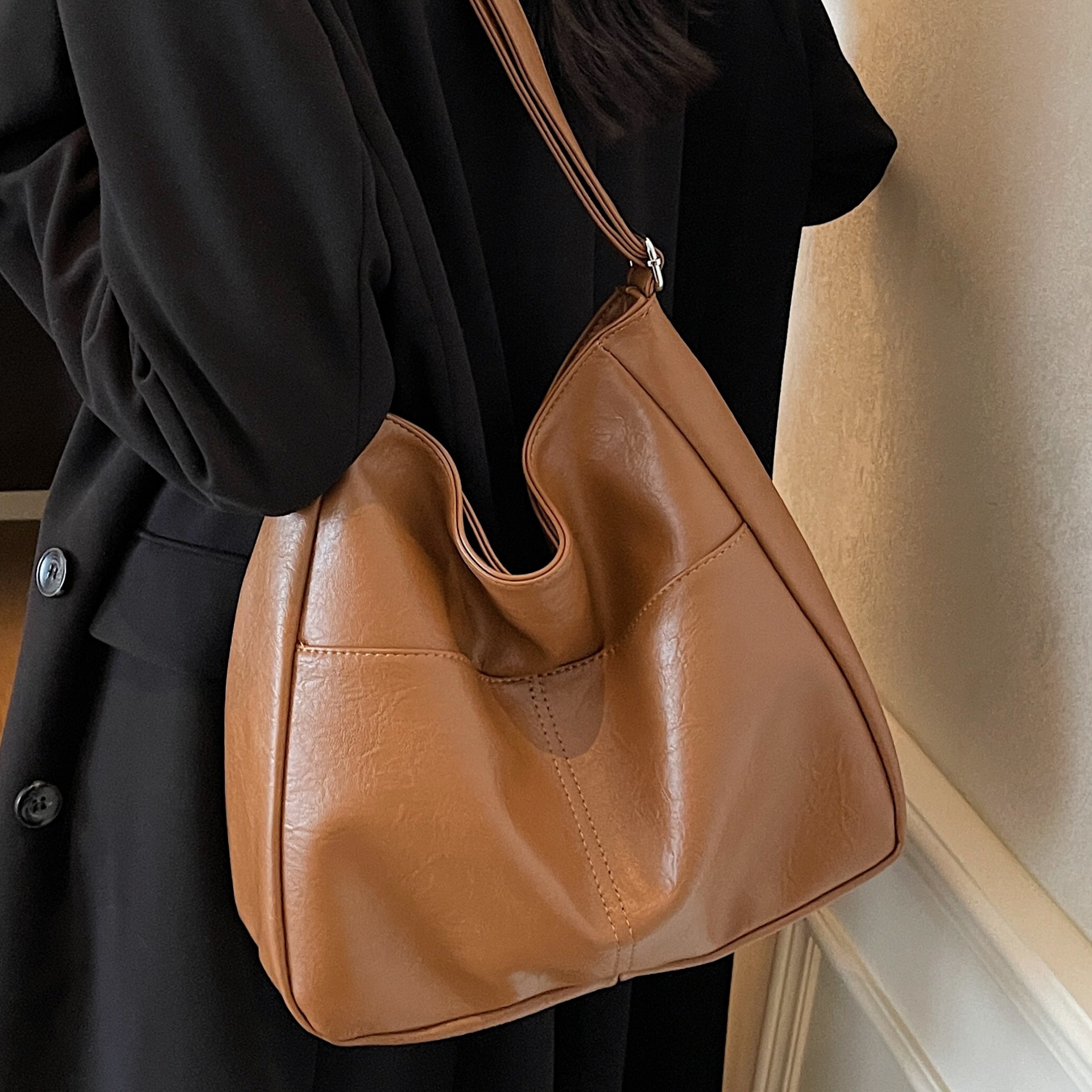 Fashion Autumn Winter Designer Bag Women Luxury Tote Bag Purse Large Capacity Suede Handbag Cute Plush Shoulder Bag Leather Brown Nags Sac Vintage Tra