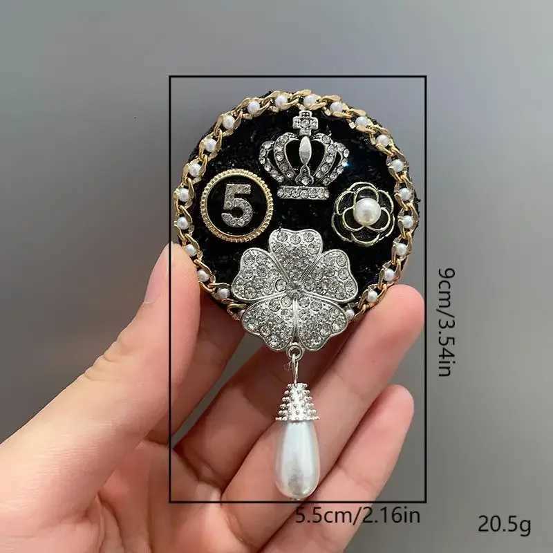 Fashion Elegant Women Pearls No5 Big Brooches pins for Coat Suit