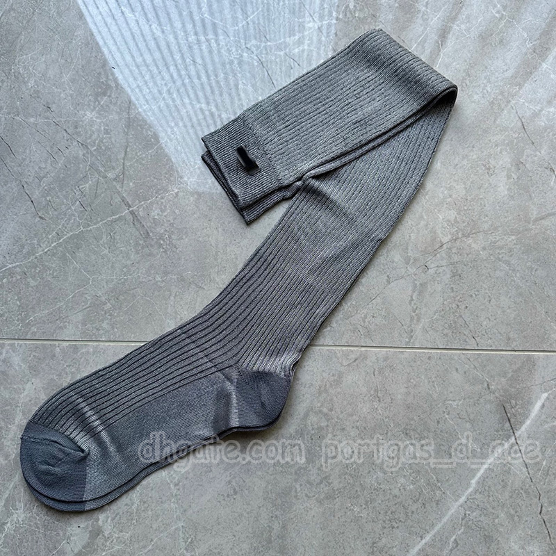 Luxury Letters Women Gray Socks Stocking Designer Mid Length Bottoming Leggings Summer Spring Elegant Wedding Birthday Party Stockings