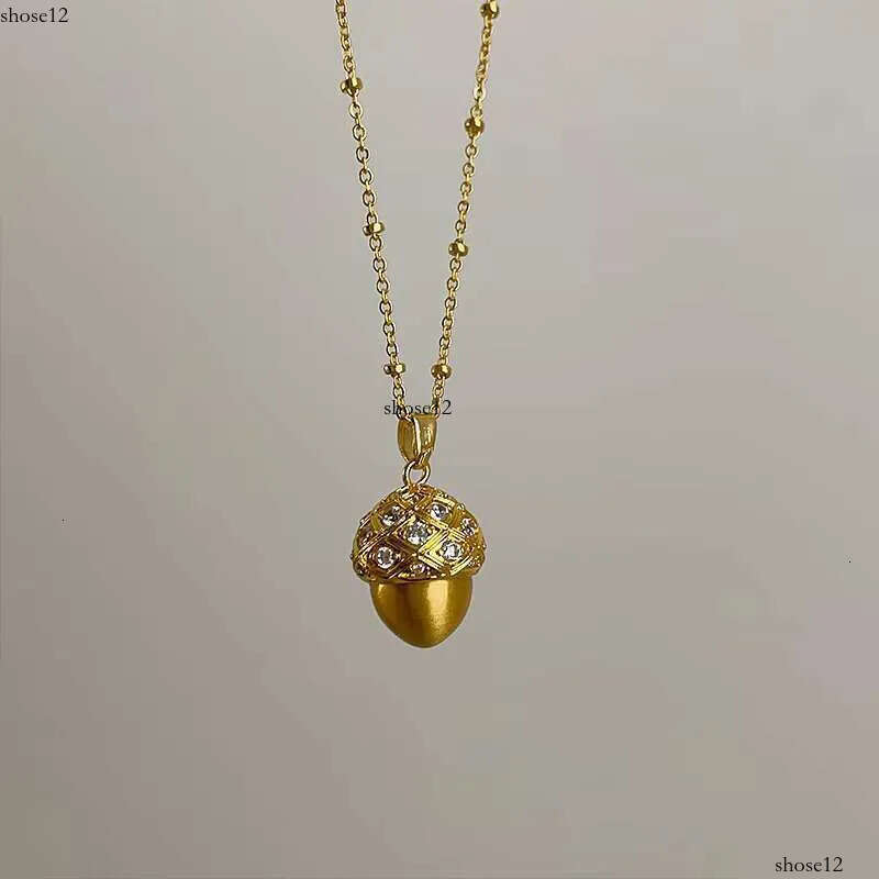 DHCollection Pinecone Heart Pattern Gold Plated Cubic Zirconia Ins Vintage Pendant Necklace Fashion Jewelry