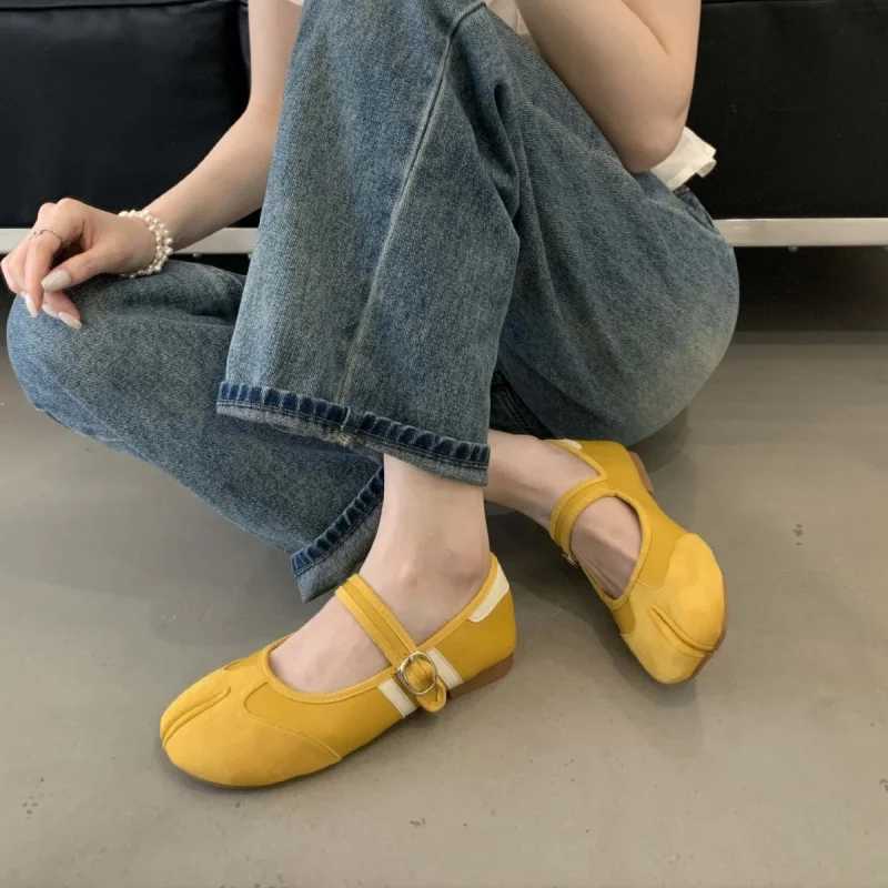 2025 Autumn New Mary Jane WenS Shoes Korean Version Round Toe Cfortable Flat Shoes Split Toe Horseshoe Shoes Y250930