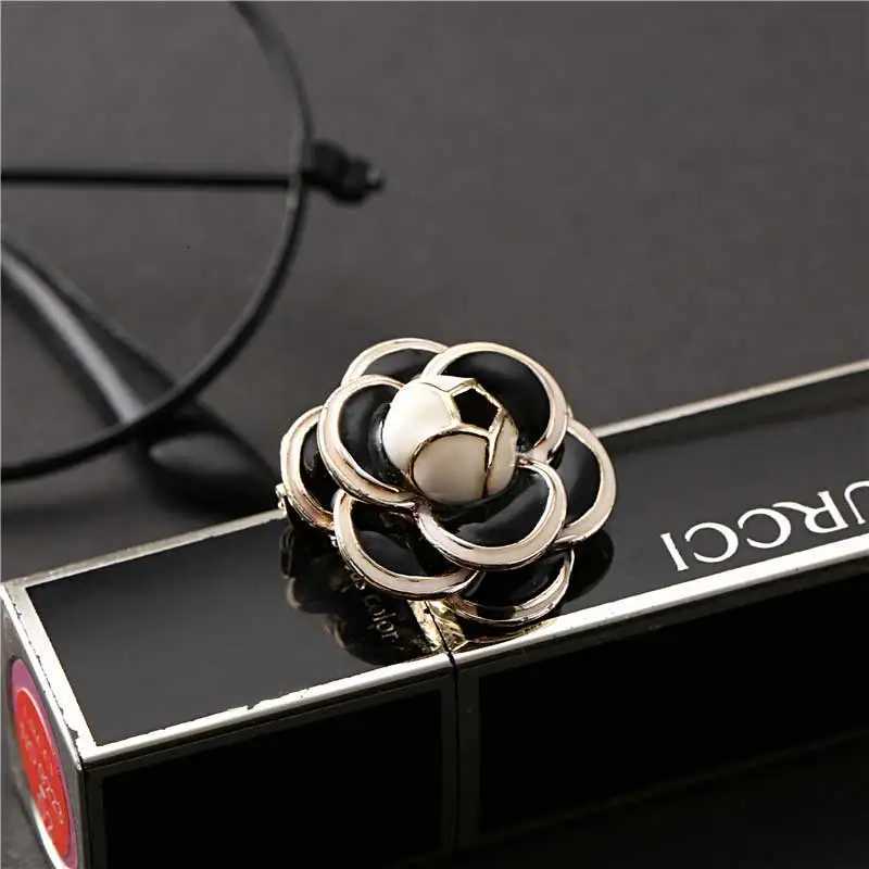 Fashion Luxury big brand small black white camellia brooch Party catwalk fashion flower brooches badge pin for Woman Y250930qws