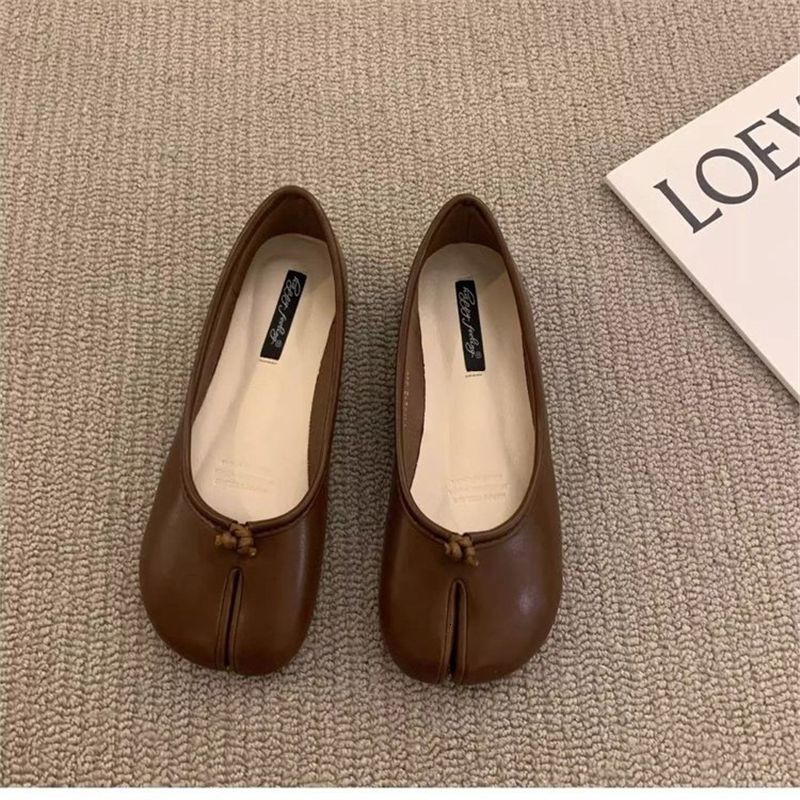 Women's Single Versatile Toe Split 2025 Internet Celebrity Slip-On New Spring Summer Pig Trotter Horse Hoof Large Size Flat Lazy Shoes ddmymonkey