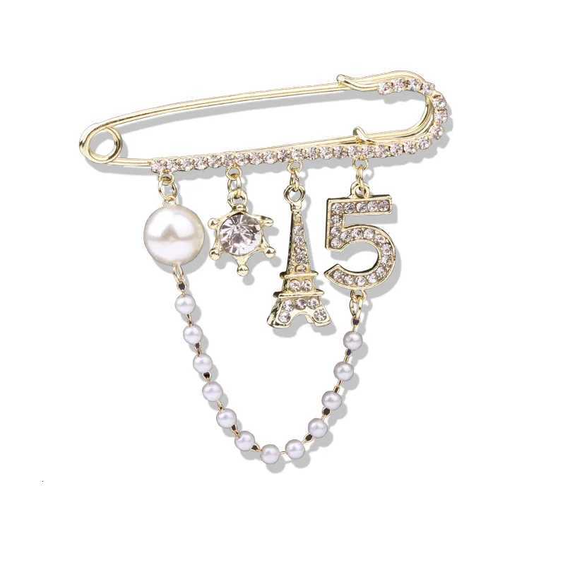 Fashion luxury brand Pin Accessories New Pearl Flower Brooch Versatile Brooches Korean Pin trending jewelry 2024 free shipping awe Y250930