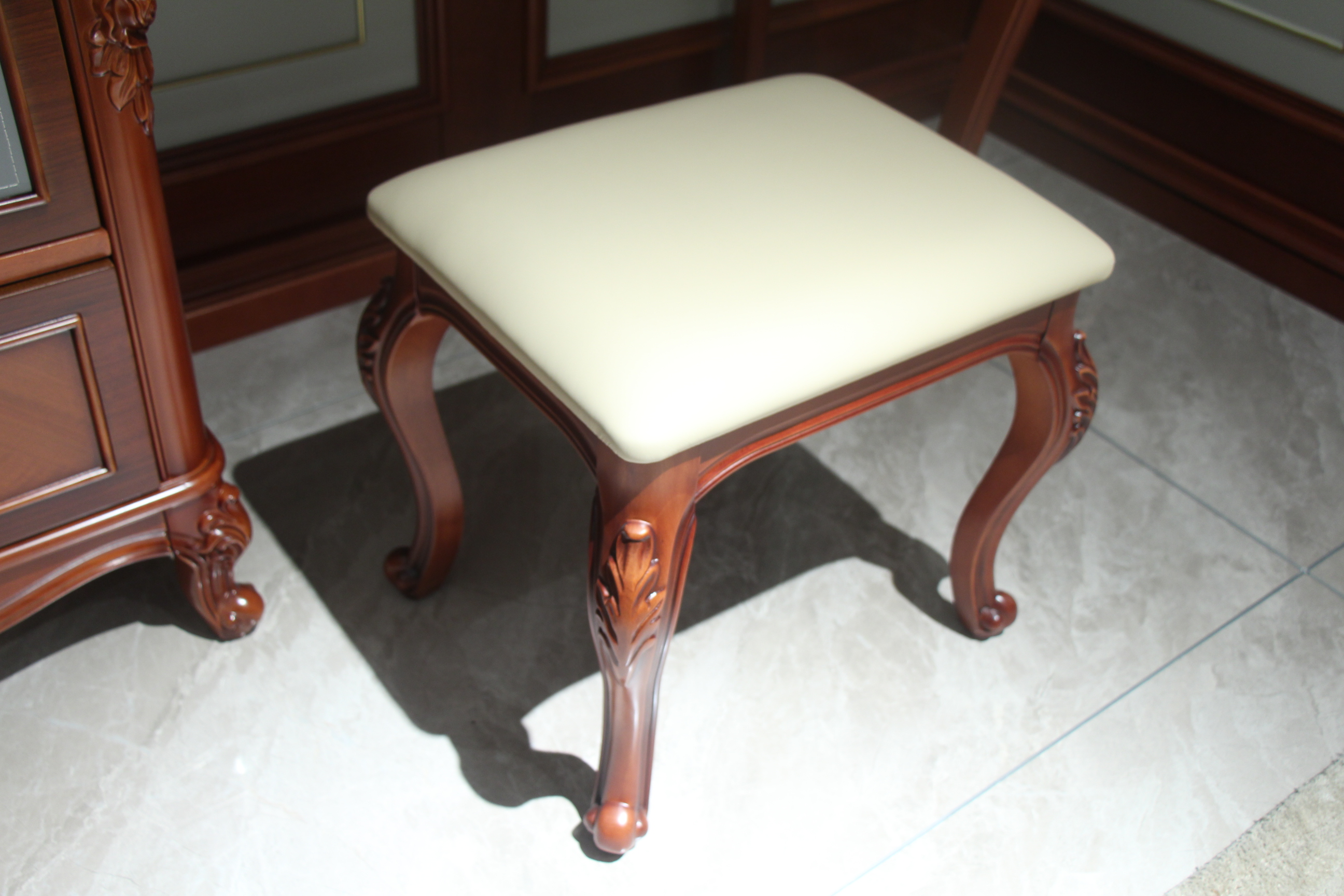 Zhong zhixin High-end designer luxury bedroom set crafted with solid wood and genuine leather