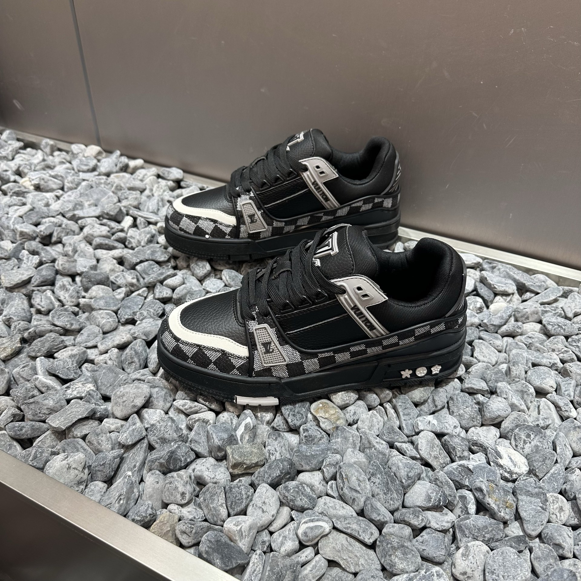 Designer shoes free shipping New fashionable and versatile couple shoes with soft soles and casual height increasing board shoes black white blue grey