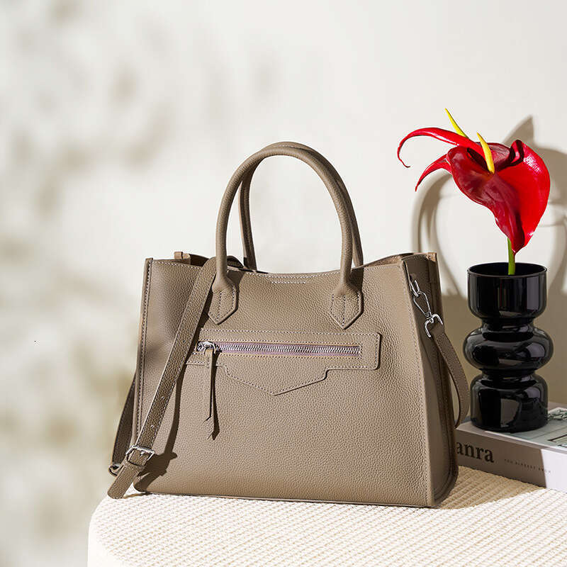 Luxury bag Large Tote High Capacity Genuine Leather Handbag Niche Design end Commuter Laptop Briefcase Women s Bag