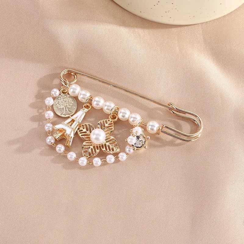 Fashion Fashion Pearl Flower CC Brooches for Womens clothing Number 5 Brooch Gift for Girl Friend Accessories For Jewelry awe Y250930