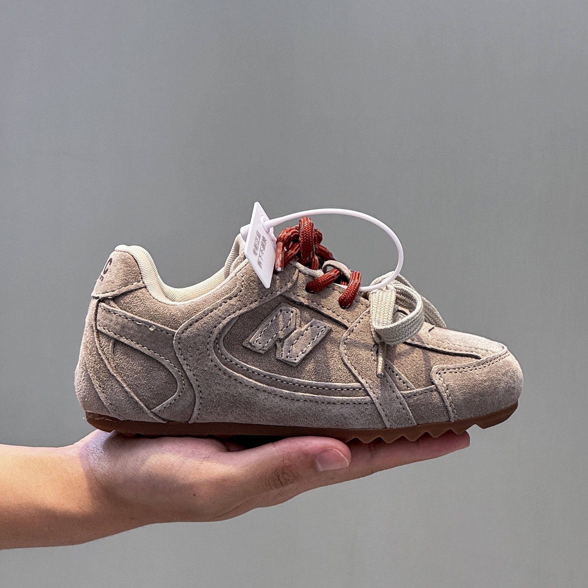 Student Training Shoes Autumn and Designer Winter New Children's Korean Sports Anti slip Wear resistant Soft soled Board Forrest Gump