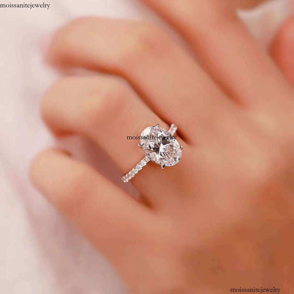 Fashion Imitation Silicon Stone for Women Oval Moissanite Ring Crystal Wedding Engagement Ring